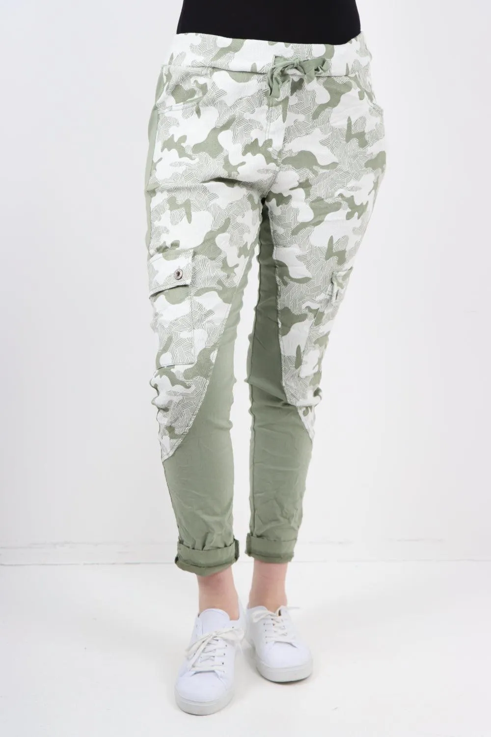 Cargo Pockets Printed Trousers